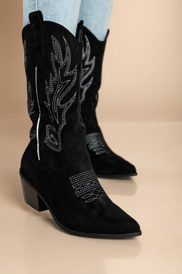 Škornji z okrasnimi detajli, črni