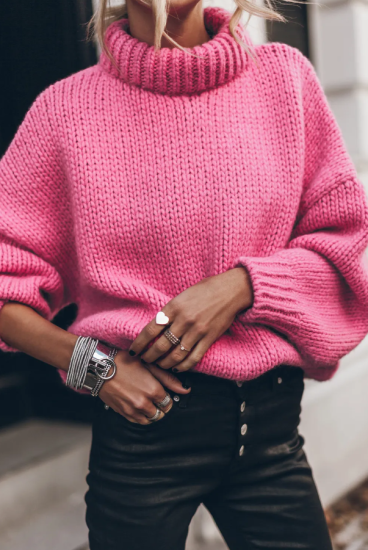 Ohlapen pulover z visokim ovratnikom, roza